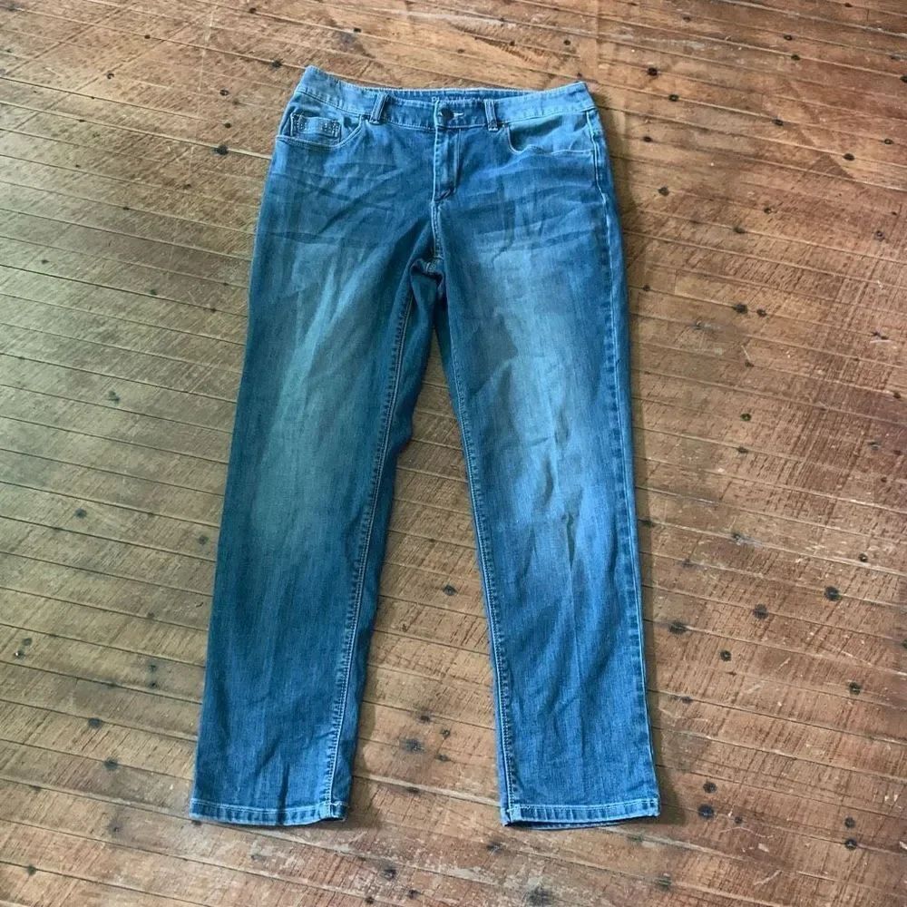 Chico’s Platinum distressed 0.5/6 straight leg normcore jeans